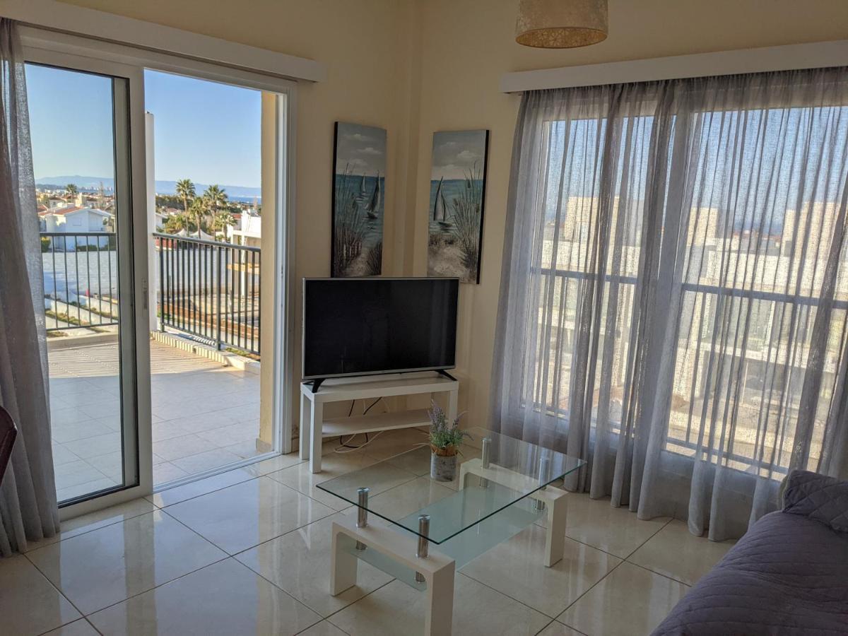 Adalena Court Apartment Paralimni Bagian luar foto