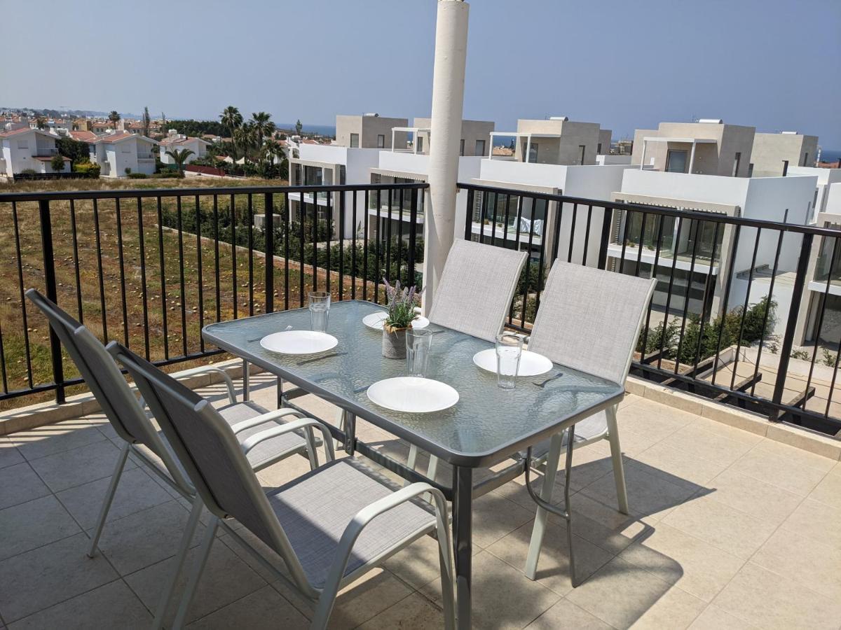 Adalena Court Apartment Paralimni Bagian luar foto